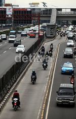 Jalan Lengang, Pemotor Tetap Terobos Jalur Busway
