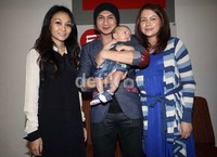 Meraih penghargaan Best Vocal Performance in a Song (New Male Artiste) di Anugerah Planet Muzik 2012, Anji menggelar syukuran. (dok. detikHOT)