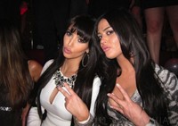 Di penampilannya kali ini, perempuan berusia 32 tahun itu tampak lebih muda dengan poninya. (Kim Kardashian)