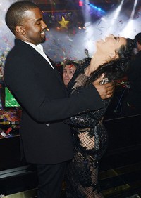 Wajah bahagia Kanye dan Kim. (WireImage; Daily Mail)