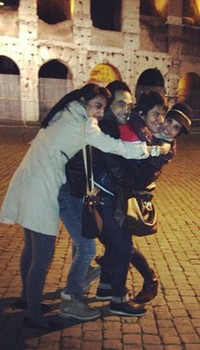 Tampaknya Shireen, Wisnu, Irwansyah, dan Zaskia Sungkar kedinginan saat di Roma, Italia. (Instagram)