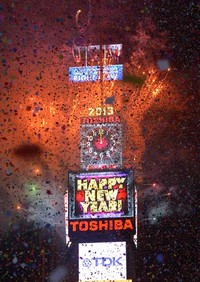Perayaan tahun baru di Times Square, New York, Amerika Serikat selalu meriah tiap tahunnya. (Mike Coppola/Getty)