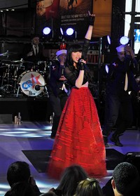 Selain Taylor Swift dan Psy, Carly Rae Jepsen juga tampil disana. (Mike Coppola/Getty)