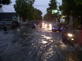 Kota Bojonegoro Dikepung Banjir