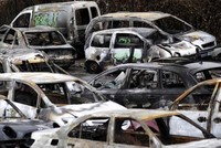 Sebanyak 1.193 mobil terbakar dalam perayaaan tahun baru kemarin. Reuters/Jean-Marc Loos