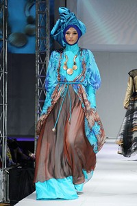 Rya Baraba DPower of Culture. IPBM [Ikatan Perancang Busana Muslim] Jabar collection 2013 Fashion & Art at The Trans Luxury Hotel. Bandung. [Foto: Mohammad Abduh/Wolipop]