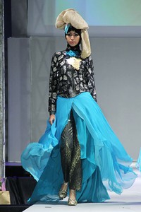 Rya Baraba DPower of Culture. IPBM [Ikatan Perancang Busana Muslim] Jabar collection 2013 Fashion & Art at The Trans Luxury Hotel. Bandung. [Foto: Mohammad Abduh/Wolipop]