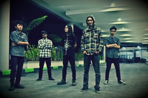 Under the Big Bright Yellow Sun Sambut Tahun Baru dengan Single Baru