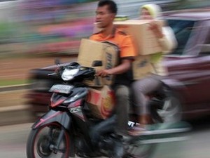 Wanita Lhokseumawe akan Dilarang Duduk Mengangkang di Motor