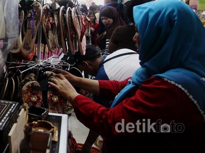 Berburu Oleh-oleh Kota Angin Mamiri