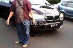 Ini Dia Kecelakaan Maut BMW X5 vs Luxio
