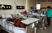 Pasca penerapan Kartu Jakarta Sehat (KJS), rumah sakit yang beralamat di Jalan Kyai Caringin, Jakarta Pusat tersebut selalu dibanjiri pasien.