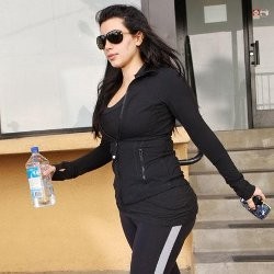 Hamil 3 Bulan, Kim Kardashian Tetap Nge-gym
