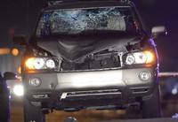 Sang paparazzi tertabrak sebuah mobil yang melintas ketika berusaha mengabadikan momen saat Bieber mencoba mobil sport Ferrari di Sepulveda Blvd. REUTERS/Gene Blevins.