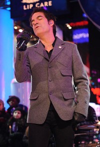 Ia menyanyikan lagu John Lennon berjudul 'Imagine'. Brad Barket/Getty Images for NIVEA.