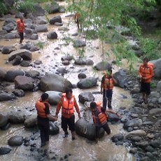 Pencarian Korban Bus Tentrem Nyemplung Sungai Dilanjutkan