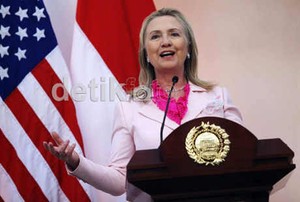 Alami Pembekuan Darah, Hillary Clinton Diimbau Hindari Makanan Ini