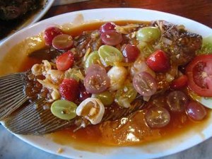 Ada Gurame Saus Buah Segar yang Unik di Atas Bukit