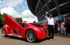 Dahlan Iskan Bawa Tucuxi si Ferrari Listrik Mandi Kembang di Solo