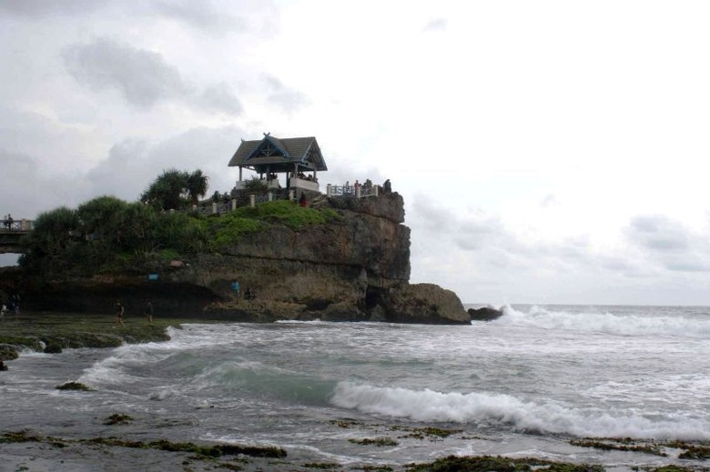 Tanah Lot Punya Saingan Berat Di Gunungkidul