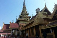 Jangan lupa mampir di Mandalay Royal Palace, Kota Mandalay. Di sini ada istana terakhir dari monarki Burma, yang dibangun antara 1857-1859 di bawah arahan Raja Mindon (Kris Fathoni)