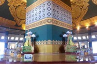 Di dalam Pagoda Uppatasanti terlihat sebuah struktur persegi empat yang di tiap-tiap bagiannya terdapat sosok Buddha. Patung Buddha ini menghadap empat penjuru, utara, selatan, barat, dan timur (Kris Fathoni/detikTravel)
