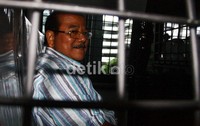 Mobil tahanan membawa Zulkarnaen Djabar menuju Rutan Guntur, Jakarta. Ramses/detikFoto.