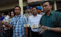 Semua barang tersebut diatas merupakan hasil dari penjualan narkoba jenis sabu-sabu oleh para tersangka yang biasa beroperasi di daerah Taman Kota Jakarta Barat.