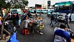 PKL Tumbuh Subur di Terminal Kampung Melayu
