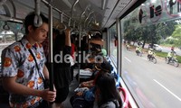 Di dalam bus ini penumpang juga bisa menikmati alunan musik.