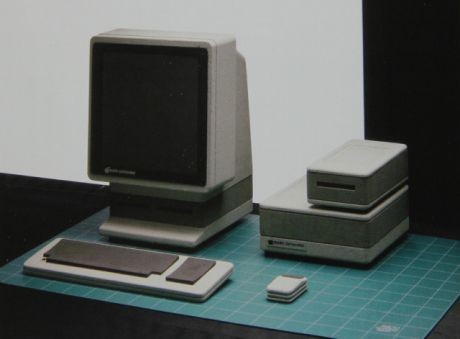 Karya Seni Prototype Gadget Lawas Apple