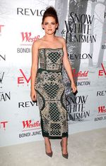 Gaya Red Carpet Kristen Stewart Sepanjang 2012