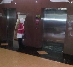 Humas RSSA: Pengunjung Terjebak Pakai Lift Khusus Pasien