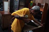 Beberapa bagian yang rusak akan divermak, ditambal atau dibuang agar terlihat bagus.