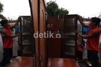 Kawasan Bukit Duri, sejak lama terkenal sebagai tempat jual beli lemari bekas.