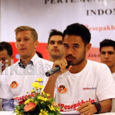 Kisah Rumput dan Kekuatan Pesepakbola Kita