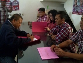 Ayi Vivananda Ambil Formulir Balon Walikota di Kantor PDIP