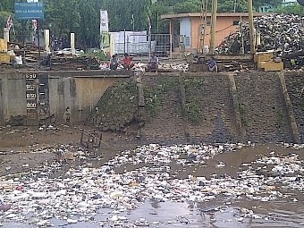 Jokowi Sering Sidak, Sampah di Pintu Air Manggarai Mulai Berkurang