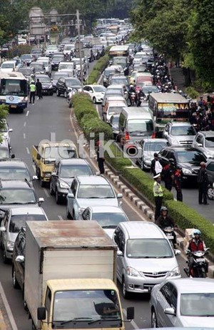 Pelajar Tewas Keracunan Gas di Tengah Banjir & Kemacetan Trans Sulawesi