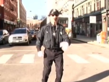 Polisi Kocak Pengatur Lalu Lintas