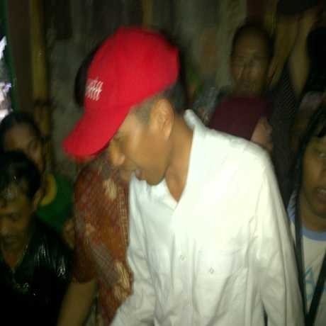 Jokowi Beri Amplop Kuning ke Keluarga Bocah SD yang Diduga Diperkosa