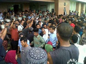 Penebang Bambu yang Sempat Dipenjara Akhirnya Divonis Bebas