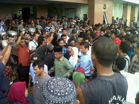 Penebang Bambu yang Sempat Dipenjara Akhirnya Divonis Bebas