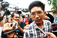 Rangga memenuhi panggilan untuk menjadi saksi atas kecelakaan mobil BMW X5 milik Rasyid Amrullah Rajasa.