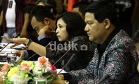 Anggota KPU Ida Budhiati membacakan tata tertib rapat pleno rekapitulasi hasil verifikasi faktual dan penetapan partai politik peserta pemilu tahun 2014. Ramses/detikFoto.