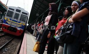 Lagi, PT KAI akan Impor 180 Gerbong KRL Bekas Asal Jepang di 2013