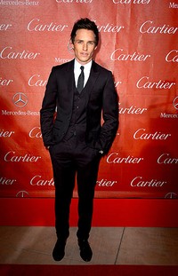 Eddie Redmayne juga hadir dalam acara penghargaan Palm Springs International Film Festival ke-24. Frazer Harrison/Getty Images.