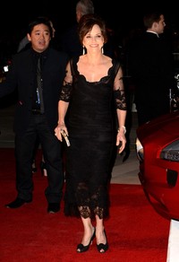 Aktris Sally Field meraih penghargaan Career Achievement untuk film 'Lincoln'. Jason Merritt/Getty Images For Palm Springs Film Festival.