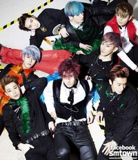 Penampilan Super Junior-M untuk 'Break Down'. (SME)