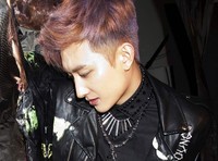 Rambut ungu-coklat Zhoumi. (SME)